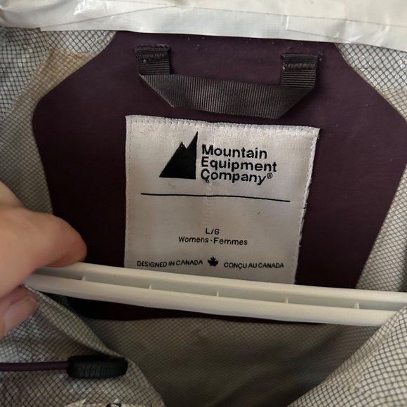 Women's Mountain Equipment Company Light Weight Full Zipper Jacket w/Hood - Picture 3 of 3